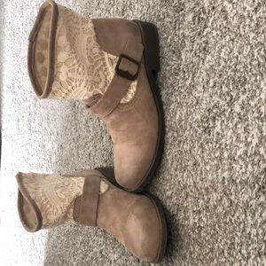 Mudd lace booties